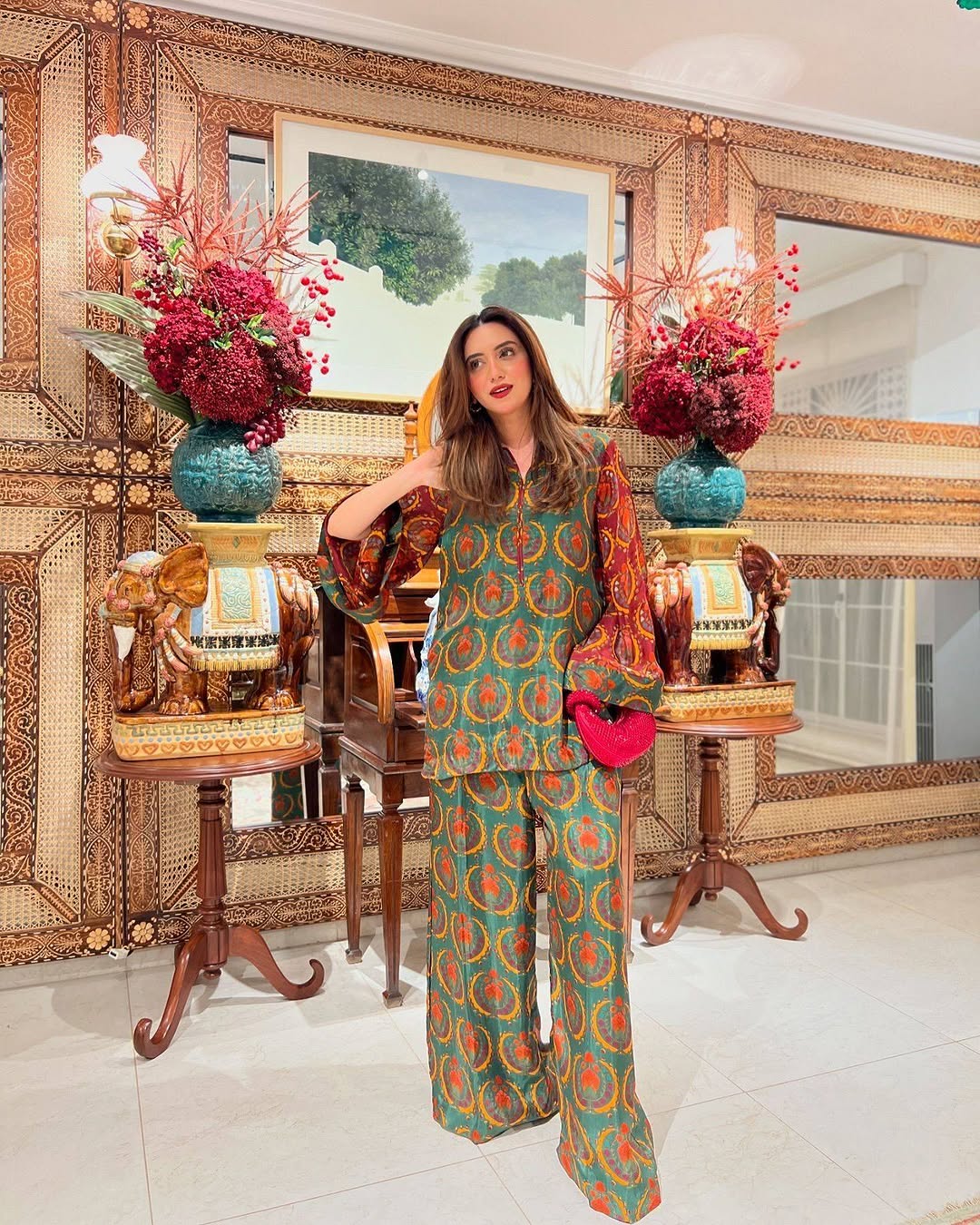 Utopia (Stitched 2 Pcs)