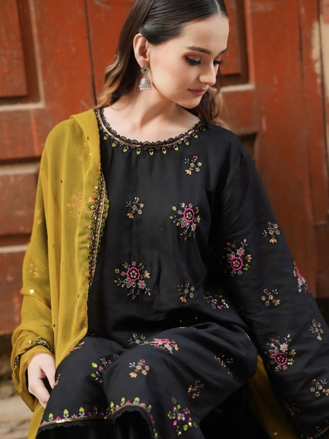 LAIRA (Embroided 3 PCs)